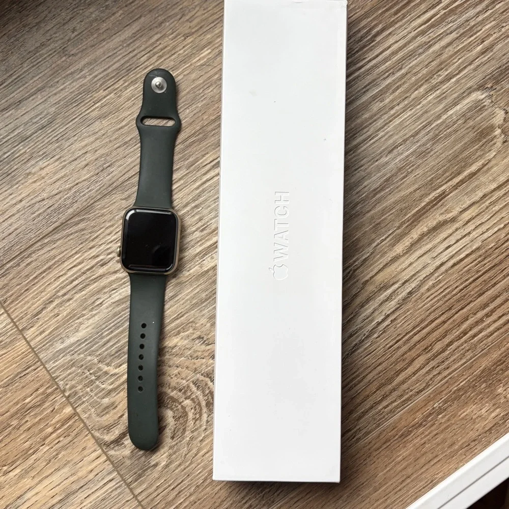 Limited Edition Apple Watch Series 6 44mm Gold Case with Cyprus Green Band